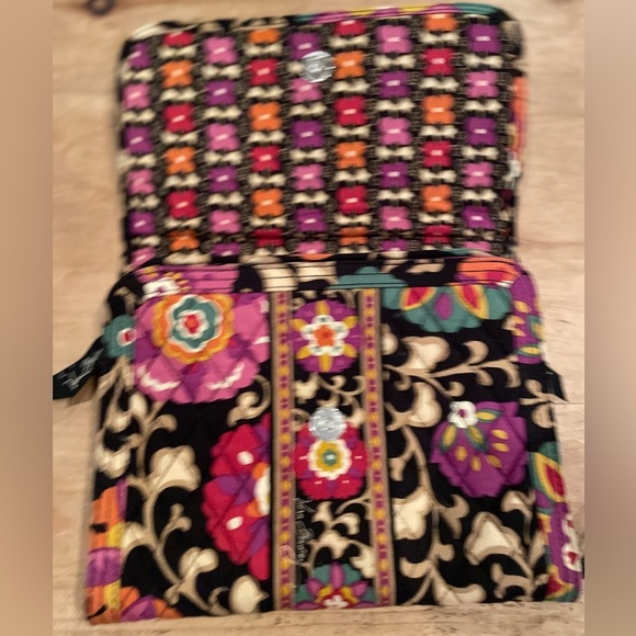 Vera Bradley Floral Paisley Berry Gold Maroon Accessory Makeup Foldover Snap Bag - Picture 4 of 8